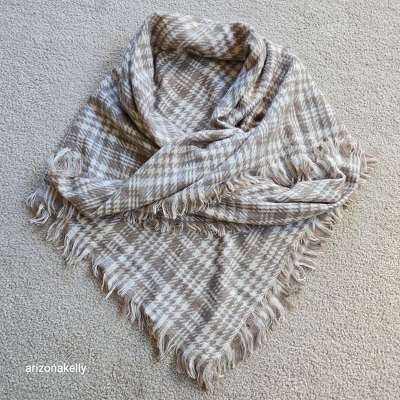 NWOT Cashmere Houndstooth Square Scarf Tan White Large - Picture 9 of 14